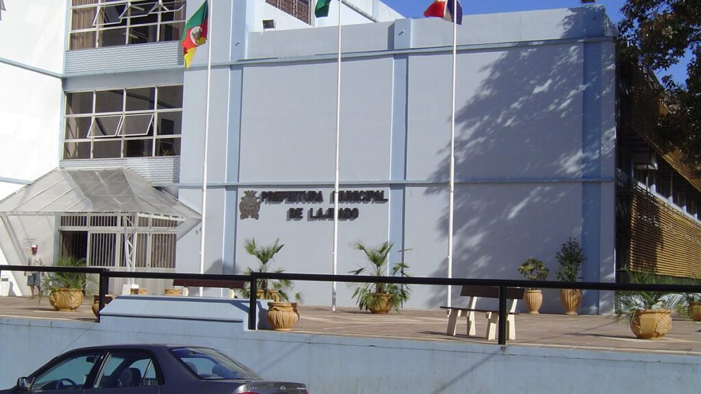 Fachada da sede da Prefeitura Municipal de Lajeado, no Rio Grande do Sul.