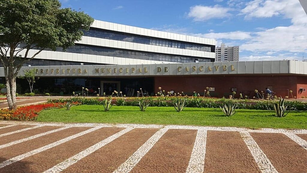 Sede da Prefeitura Municipal de Cascavel, no Paraná.