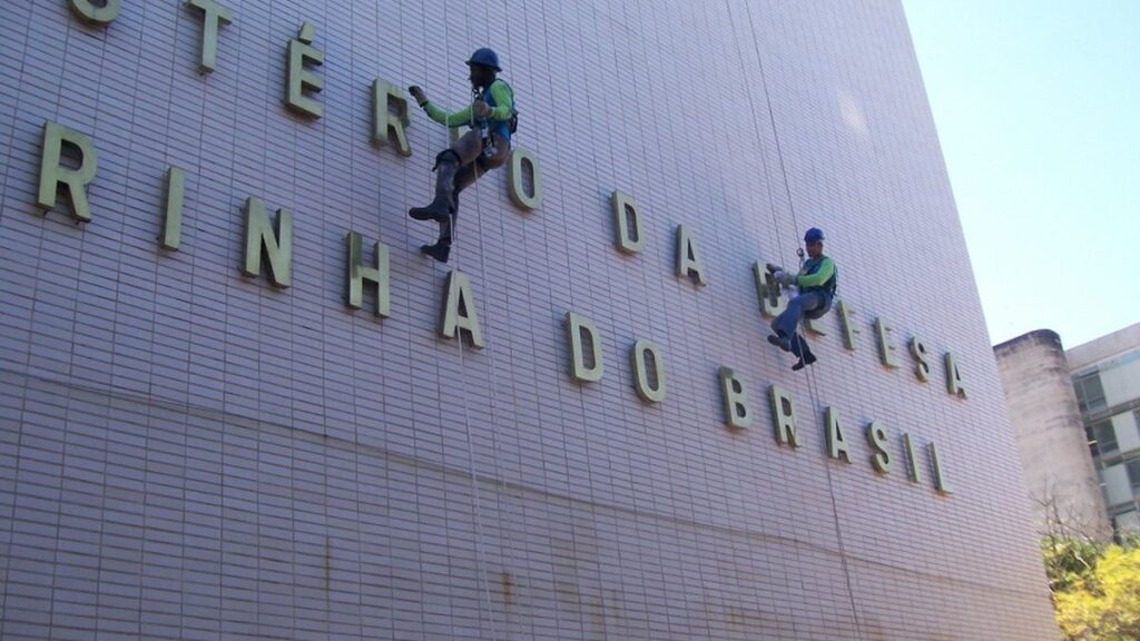 Fachada da sede da Marinha do Brasil.