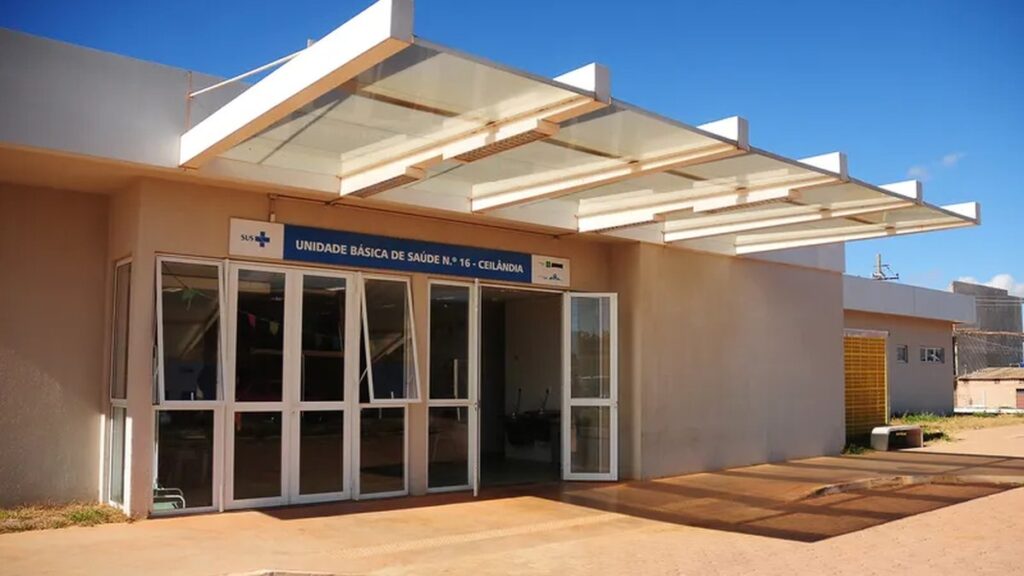 Fachada da sede da Secretaria de Estado de Saúde do Distrito Federal.