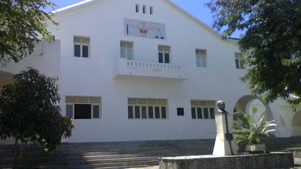 Fachada da sede da Universidade Estadual da Paraíba, responsável pelo concurso UEPB 2026.