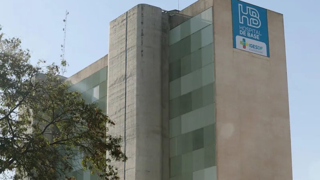 Fachada da sede do Instituto de Gestão Estratégica de Saúde do Distrito Federal, em Brasília.